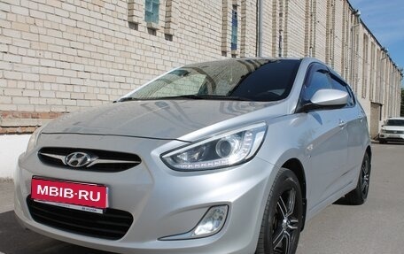 Hyundai Solaris II рестайлинг, 2013 год, 860 000 рублей, 1 фотография