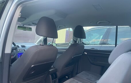 Volkswagen Touran III, 2011 год, 1 000 000 рублей, 8 фотография