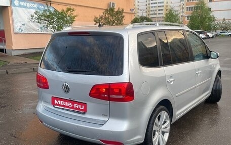 Volkswagen Touran III, 2011 год, 1 000 000 рублей, 3 фотография