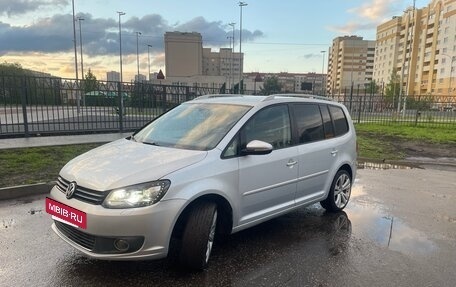 Volkswagen Touran III, 2011 год, 1 000 000 рублей, 4 фотография