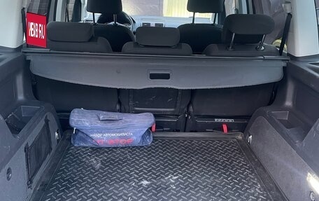 Volkswagen Touran III, 2011 год, 1 000 000 рублей, 5 фотография