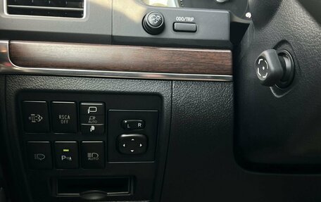 Toyota Land Cruiser 200, 2020 год, 7 290 000 рублей, 18 фотография