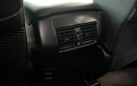 Toyota Land Cruiser Prado 150 рестайлинг 2, 2015 год, 3 790 000 рублей, 29 фотография