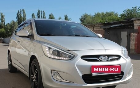 Hyundai Solaris II рестайлинг, 2013 год, 860 000 рублей, 3 фотография