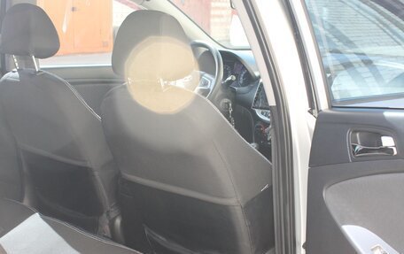 Hyundai Solaris II рестайлинг, 2013 год, 860 000 рублей, 11 фотография