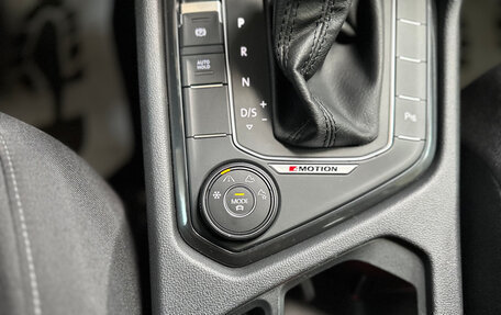 Volkswagen Tiguan II, 2020 год, 2 300 000 рублей, 23 фотография