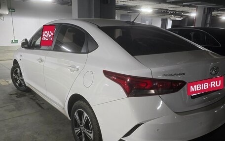 Hyundai Solaris II рестайлинг, 2021 год, 1 750 000 рублей, 2 фотография