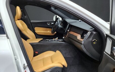 Volvo XC60 II, 2022 год, 3 752 000 рублей, 6 фотография