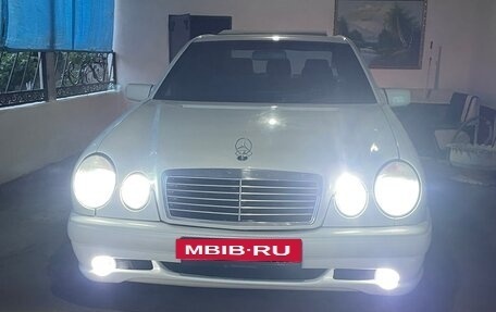 Mercedes-Benz E-Класс, 1998 год, 780 000 рублей, 4 фотография