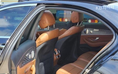 Mercedes-Benz E-Класс, 2021 год, 3 025 000 рублей, 4 фотография
