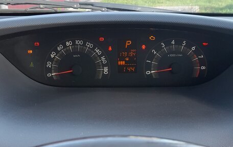 Toyota Ractis I, 2005 год, 585 000 рублей, 9 фотография