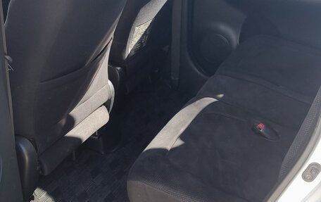 Toyota Ractis I, 2005 год, 585 000 рублей, 8 фотография