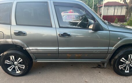 Chevrolet Niva I рестайлинг, 2004 год, 380 000 рублей, 2 фотография