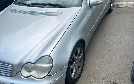 Mercedes-Benz C-Класс, 2005 год, 600 000 рублей, 1 фотография