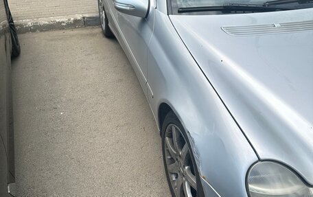 Mercedes-Benz C-Класс, 2005 год, 600 000 рублей, 3 фотография