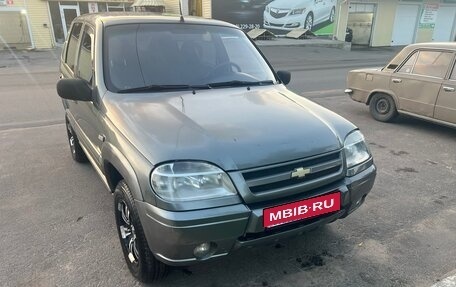 Chevrolet Niva I рестайлинг, 2004 год, 380 000 рублей, 1 фотография