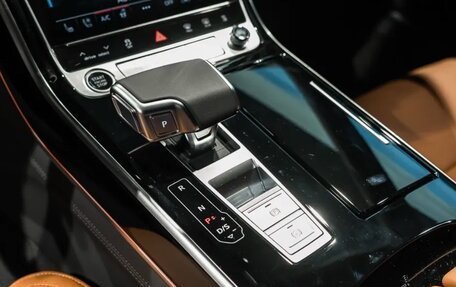 Audi A8, 2025 год, 21 000 000 рублей, 6 фотография
