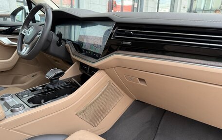 Volkswagen Touareg III, 2021 год, 4 999 999 рублей, 16 фотография