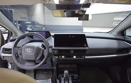 Toyota Prius IV XW50, 2024 год, 3 950 000 рублей, 5 фотография