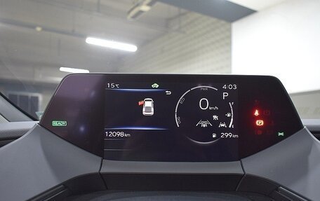 Toyota Prius IV XW50, 2024 год, 3 950 000 рублей, 12 фотография