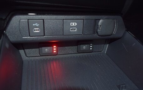 Toyota Prius IV XW50, 2024 год, 3 950 000 рублей, 9 фотография