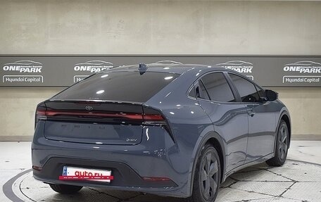 Toyota Prius IV XW50, 2024 год, 3 950 000 рублей, 3 фотография