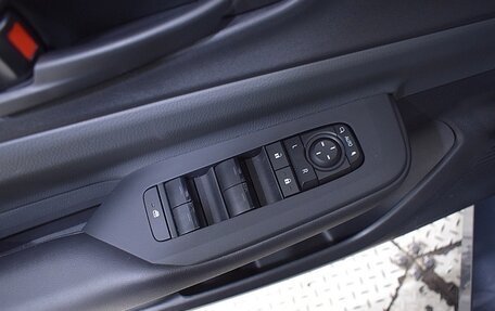 Toyota Prius IV XW50, 2024 год, 3 950 000 рублей, 19 фотография
