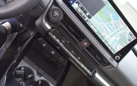 Toyota Prius IV XW50, 2024 год, 3 950 000 рублей, 15 фотография