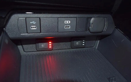 Toyota Prius IV XW50, 2024 год, 3 950 000 рублей, 16 фотография