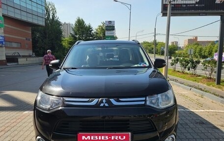 Mitsubishi Outlander III рестайлинг 3, 2014 год, 1 490 000 рублей, 1 фотография
