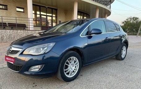 Opel Astra J, 2011 год, 850 000 рублей, 1 фотография