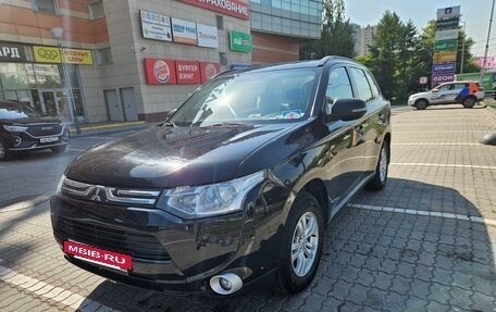 Mitsubishi Outlander III рестайлинг 3, 2014 год, 1 490 000 рублей, 2 фотография