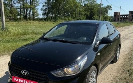 Hyundai Solaris II рестайлинг, 2018 год, 1 150 000 рублей, 2 фотография