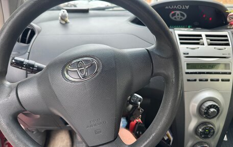 Toyota Yaris III рестайлинг, 2007 год, 600 000 рублей, 22 фотография