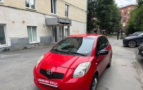 Toyota Yaris III рестайлинг, 2007 год, 600 000 рублей, 23 фотография
