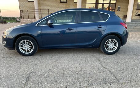 Opel Astra J, 2011 год, 850 000 рублей, 2 фотография