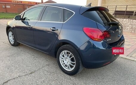 Opel Astra J, 2011 год, 850 000 рублей, 3 фотография