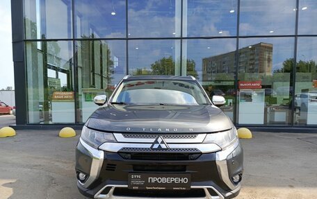 Mitsubishi Outlander III рестайлинг 3, 2018 год, 1 899 000 рублей, 2 фотография