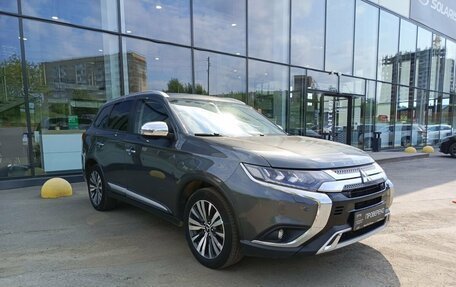 Mitsubishi Outlander III рестайлинг 3, 2018 год, 1 899 000 рублей, 3 фотография