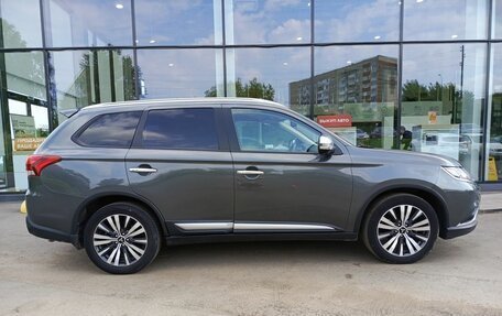 Mitsubishi Outlander III рестайлинг 3, 2018 год, 1 899 000 рублей, 5 фотография