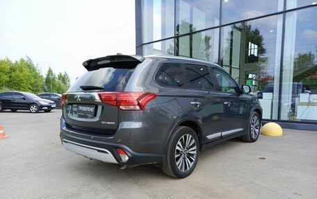Mitsubishi Outlander III рестайлинг 3, 2018 год, 1 899 000 рублей, 6 фотография