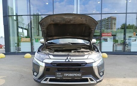 Mitsubishi Outlander III рестайлинг 3, 2018 год, 1 899 000 рублей, 11 фотография