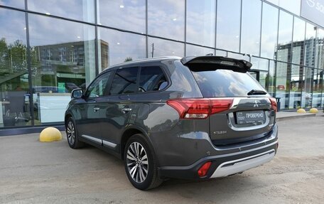 Mitsubishi Outlander III рестайлинг 3, 2018 год, 1 899 000 рублей, 8 фотография