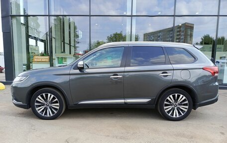 Mitsubishi Outlander III рестайлинг 3, 2018 год, 1 899 000 рублей, 10 фотография
