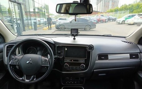 Mitsubishi Outlander III рестайлинг 3, 2018 год, 1 899 000 рублей, 17 фотография
