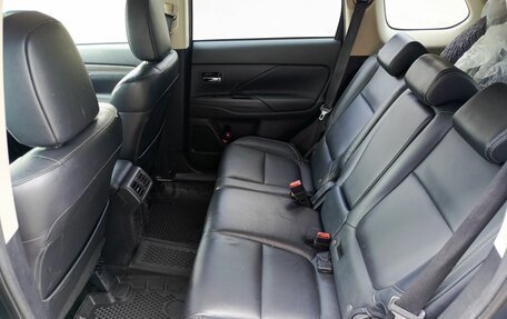 Mitsubishi Outlander III рестайлинг 3, 2018 год, 1 899 000 рублей, 15 фотография