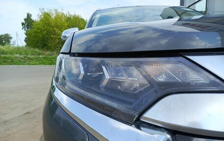 Mitsubishi Outlander III рестайлинг 3, 2018 год, 1 899 000 рублей, 21 фотография