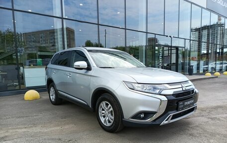 Mitsubishi Outlander III рестайлинг 3, 2019 год, 2 298 900 рублей, 3 фотография