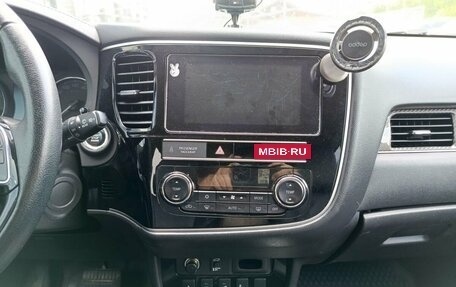 Mitsubishi Outlander III рестайлинг 3, 2018 год, 1 899 000 рублей, 18 фотография