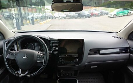 Mitsubishi Outlander III рестайлинг 3, 2019 год, 2 298 900 рублей, 17 фотография